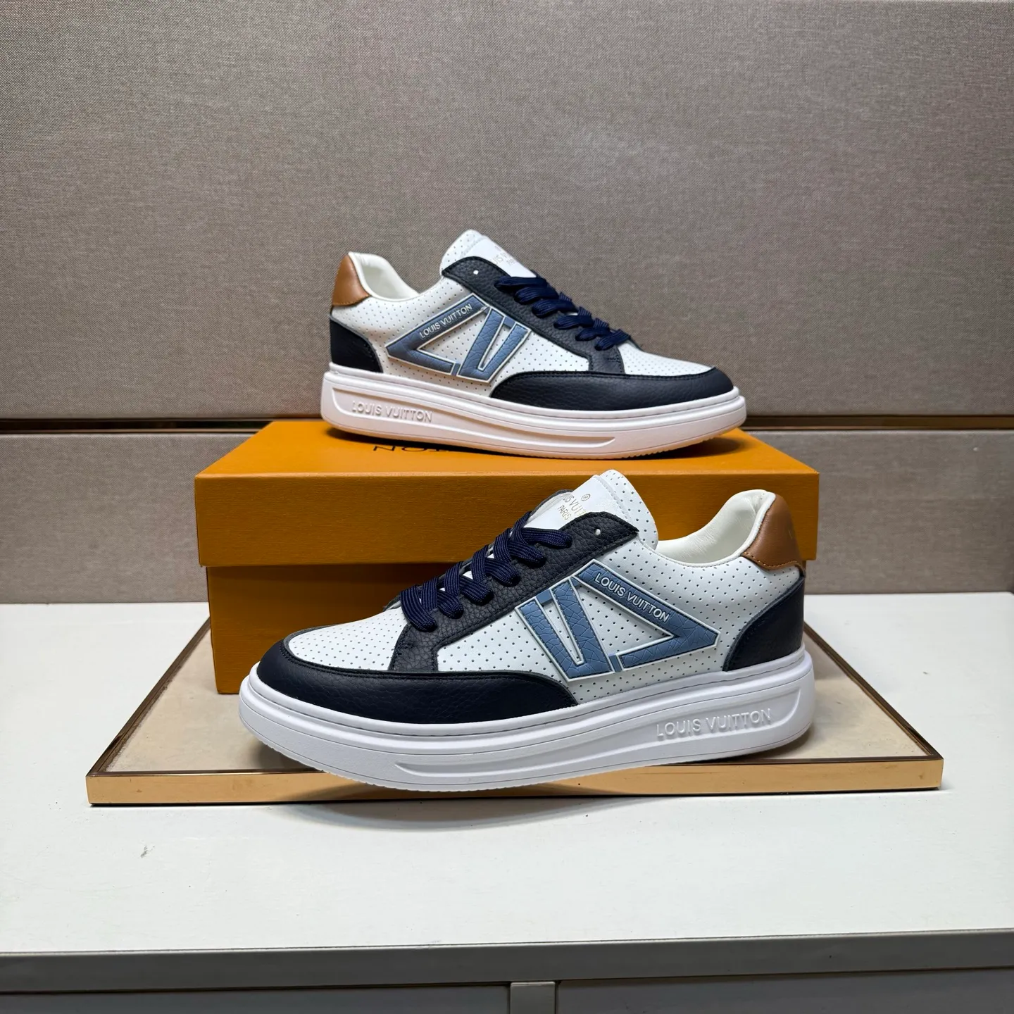 ⬛️Men's shoes 💰p420 [LV～] Men's casual shoes 2025z cabinet sales simultaneously 🔶Size: 38-44 #️⃣ 🔷6 colors🔜The upper is made of multi-material splicing ➕Genuine leather lining, comfortable and breathable, sole: original comfortable and wear-resistant outsole, ⚠️Real thing📱Photographed🎬The real thing is better📢📢📢